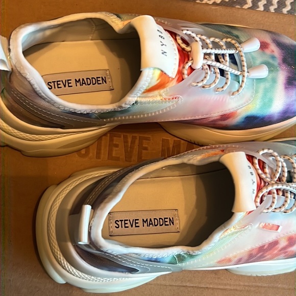 Steve Madden cloud sole sneakers - Picture 6 of 8